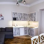 White House * Lviv