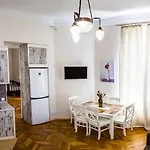 Apartment White House *